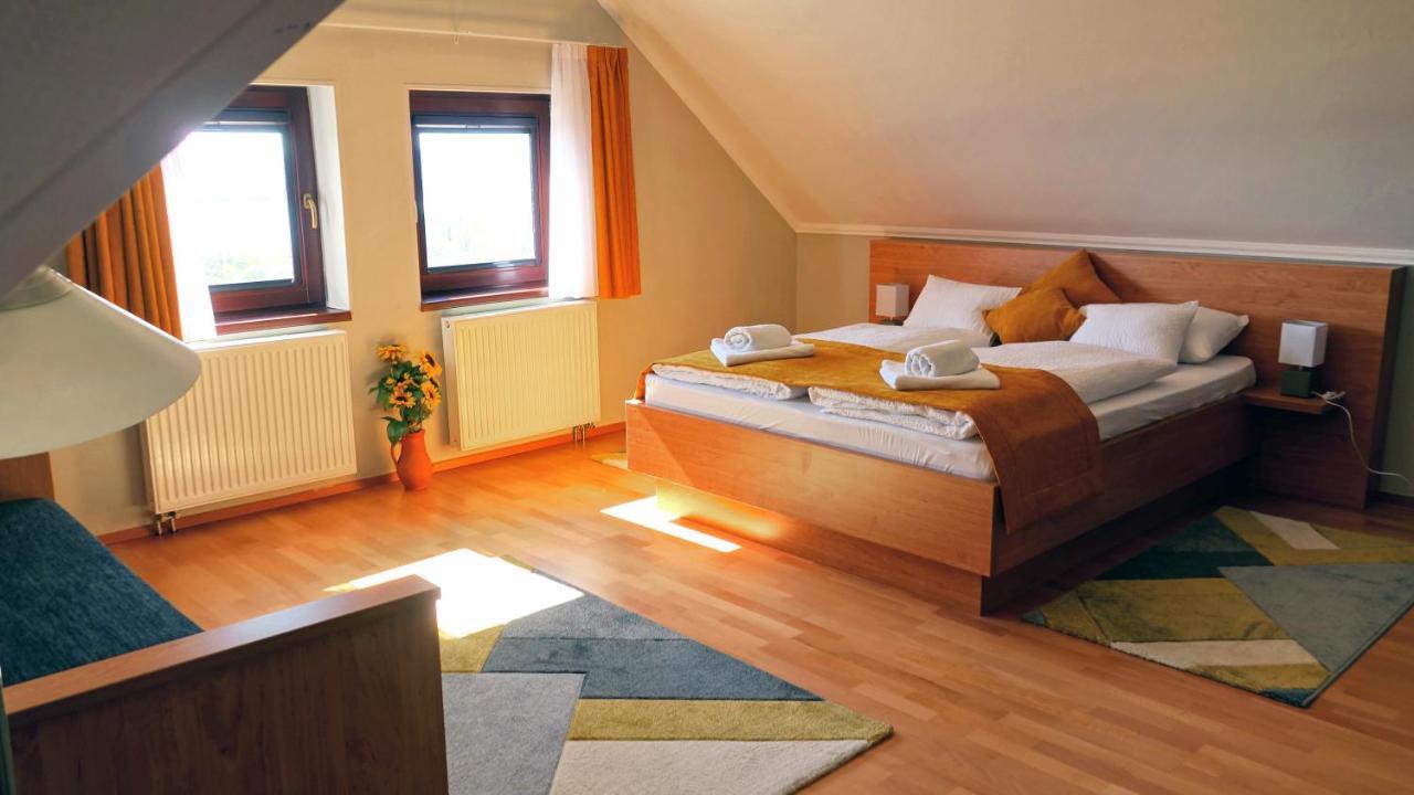 Ferenc Vendeghaz Hotel ตีฮานี ภายนอก รูปภาพ