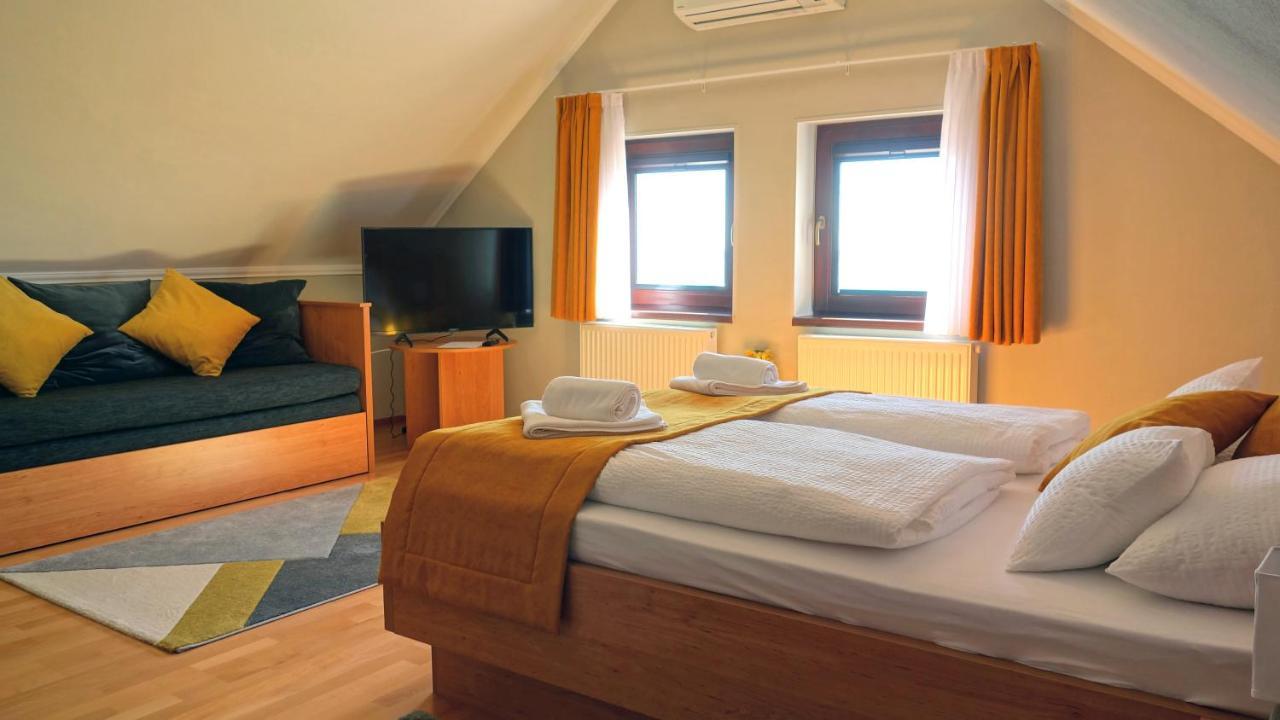 Ferenc Vendeghaz Hotel ตีฮานี ภายนอก รูปภาพ
